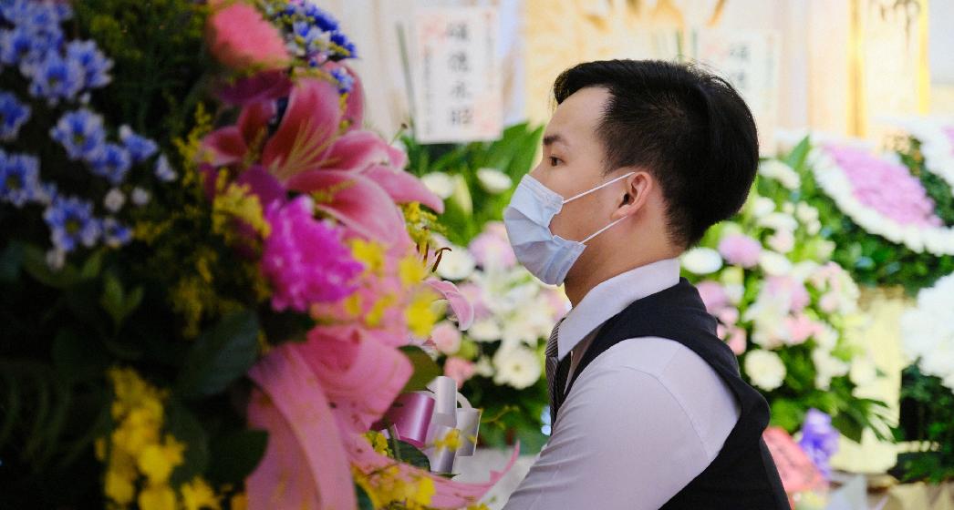 阿澤不厭其煩的耐心，使長輩備感尊重。_1000x535.jpg